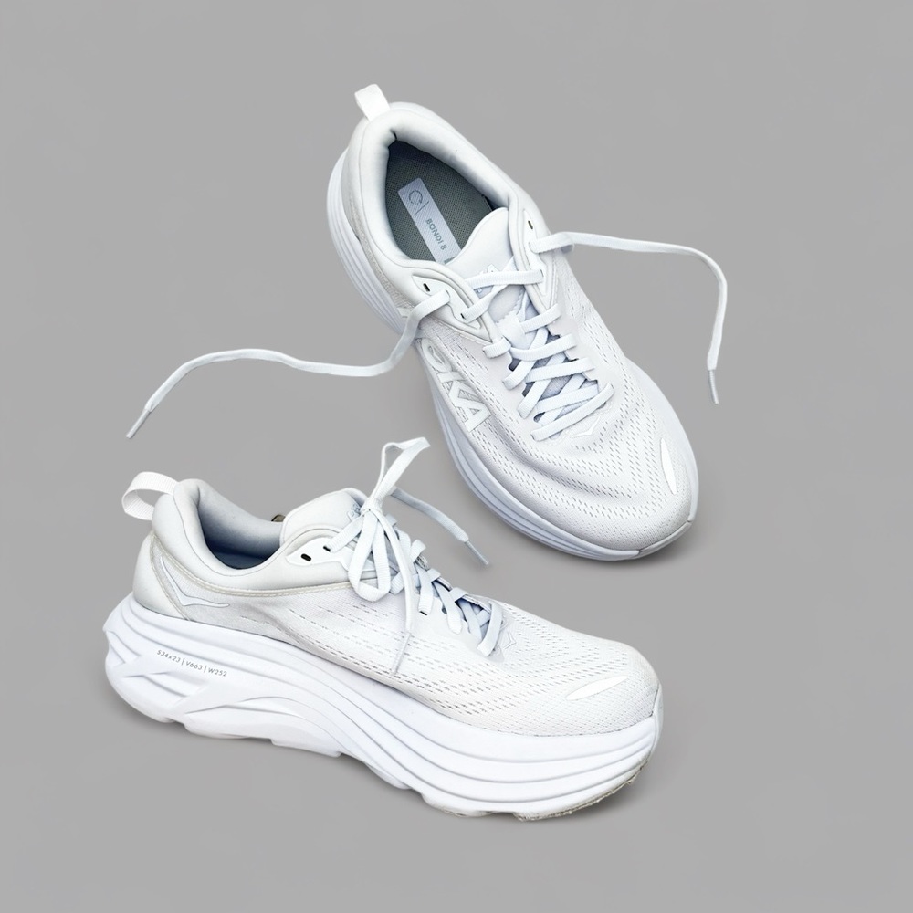 HOKA WHITE BONDI 8 WOMENS COMFORT ATHLETIC RUNNING SHOE SIZE 9